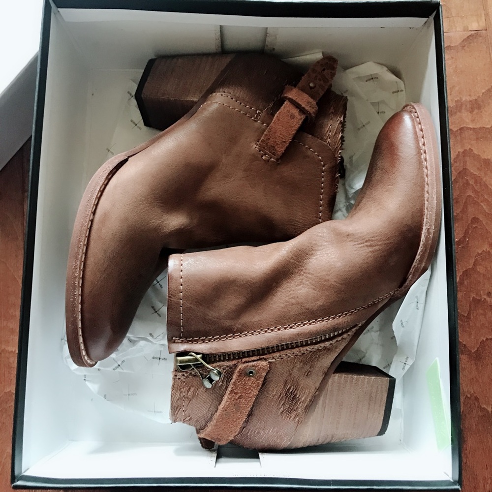NEW Dolce Vita ankle boots size 6